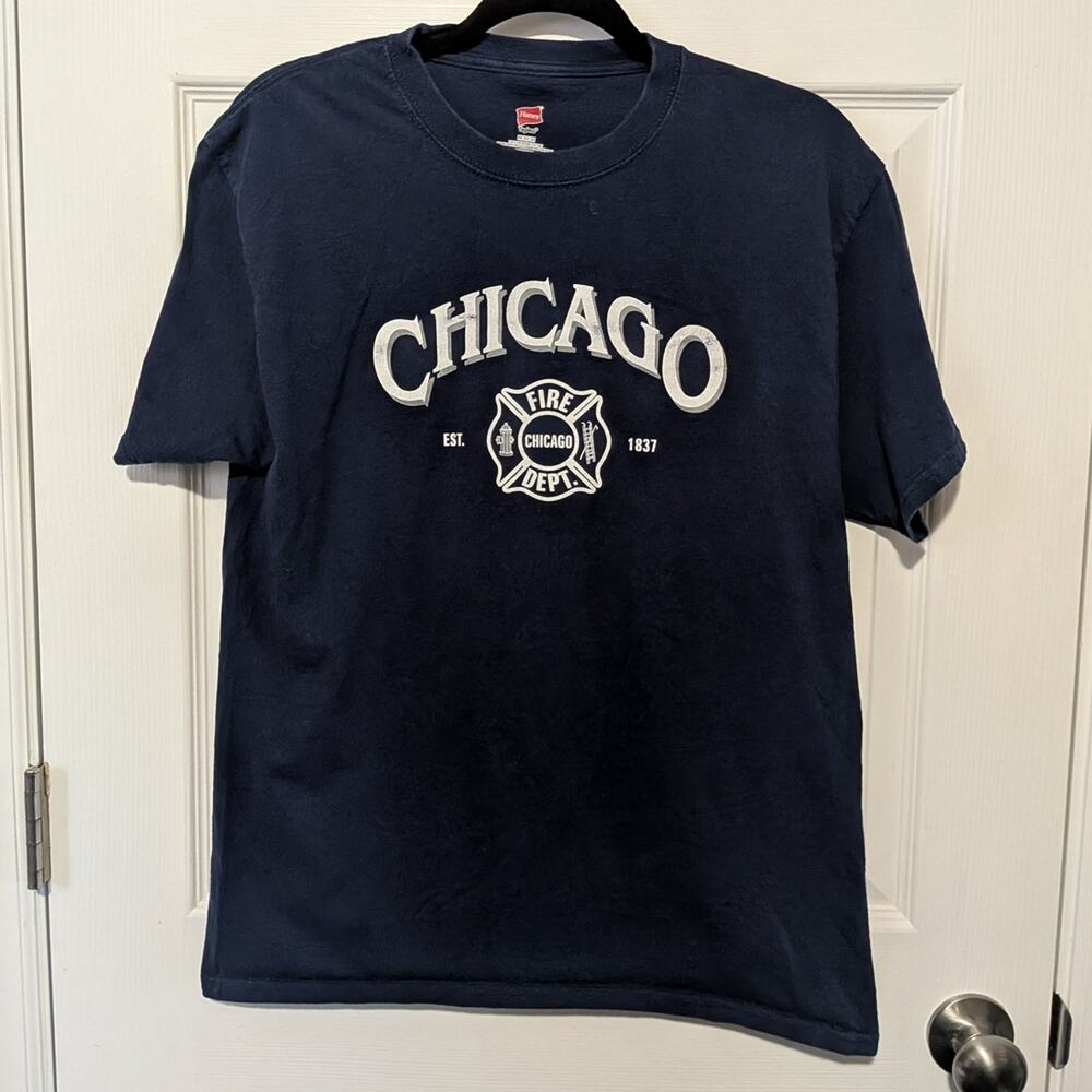 Hanes Chicago Fire Department T Shirt Men Medium M Navy Maltese Cross Souvenir